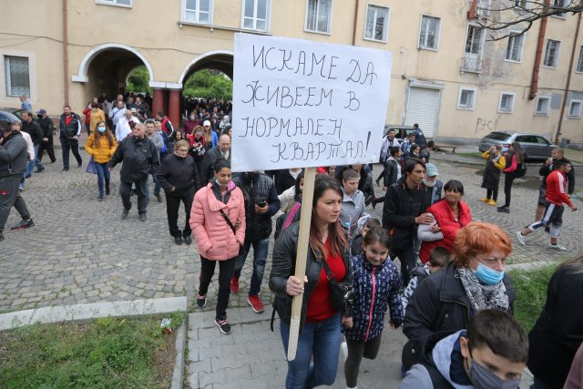 Протест в "Захарна фабрика" - не искат бездомници! СНИМКИ