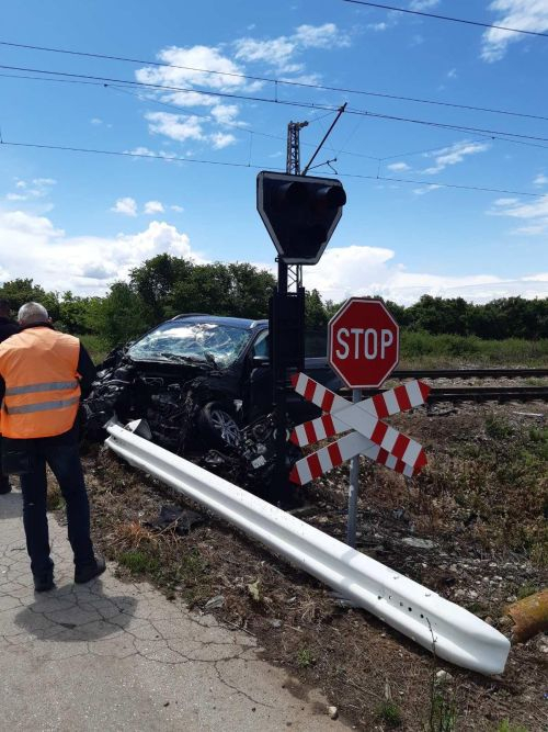 СНИМКИ от тежкия инцидент с влака Варна - София
