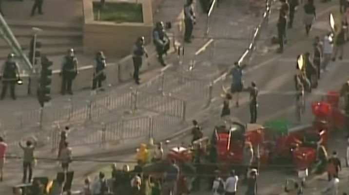 В Минеаполис е като на война, градът гори, пращат подкрепление от полицията ВИДЕО 18+