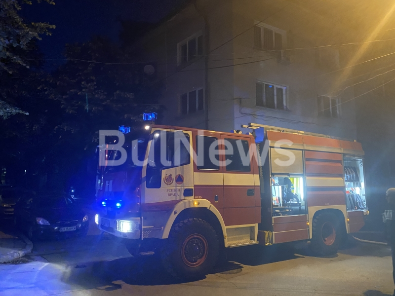 Извънредно: Голям пожар до полицията във Враца, районът е отцепен СНИМКИ 