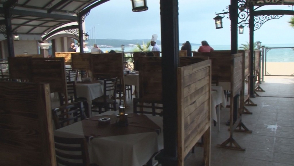 Първи туристи в Слънчев бряг! Работят 4 хотела, в понеделник отварят плажа СНИМКИ