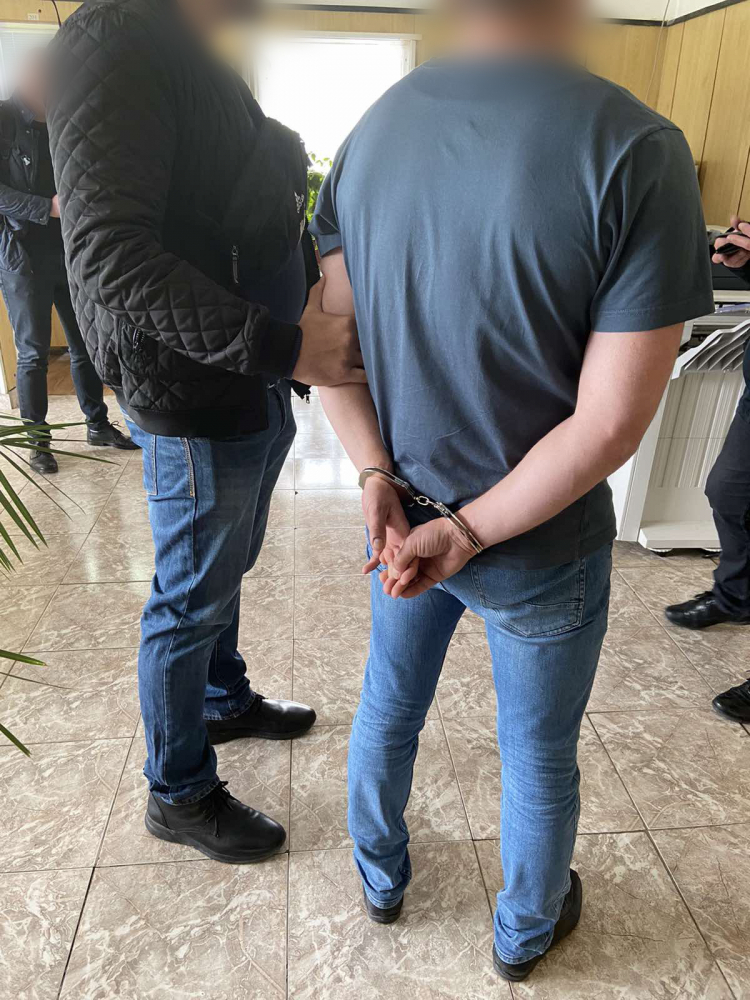 Ексклузивни СНИМКИ и ВИДЕО от акцията по окошарването на подкупните полицаи на Калотина