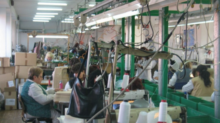 Близо 100 молби за напускане в италианска фирма за обувки в Дупница 