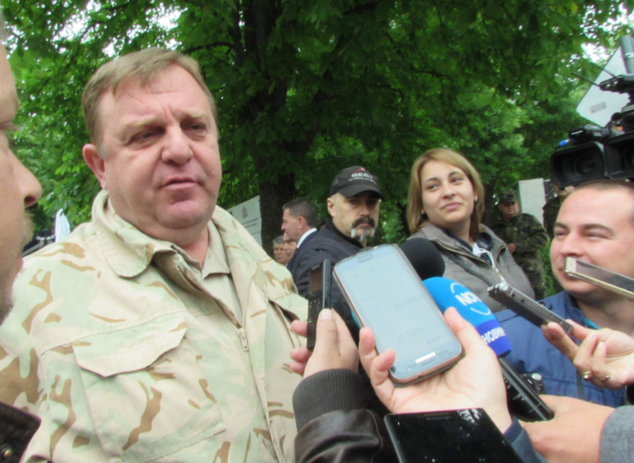 Каракачанов отговори дали е кум на Атанас Бобоков