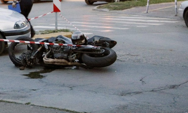 Зверска катастрофа с моторист край Пловдив, има голямо задръстване СНИМКИ 