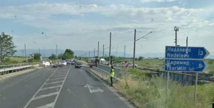 Зверска катастрофа с моторист край Пловдив, има голямо задръстване СНИМКИ 