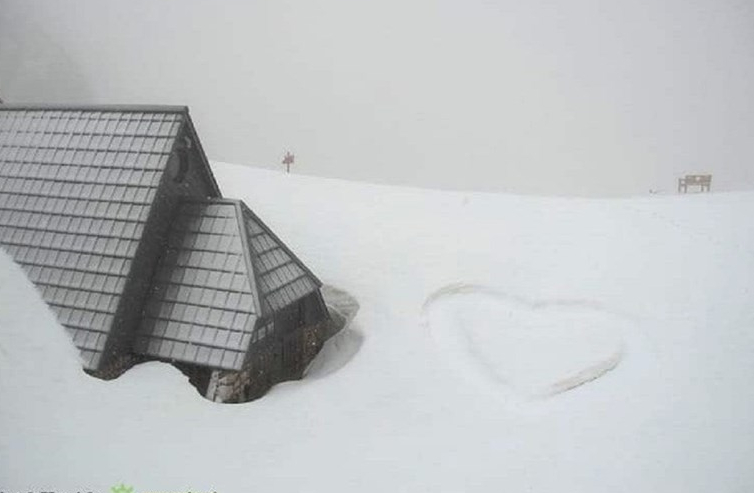 70 сантиметра сняг натрупа в Словения