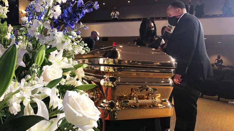 Погребват Джордж Флойд като крал - в златен ковчег и шестчасово шествие НА ЖИВО