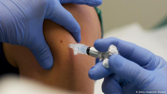 Тестват американска ваксина срещу К-19 върху 30 хиляди доброволци
