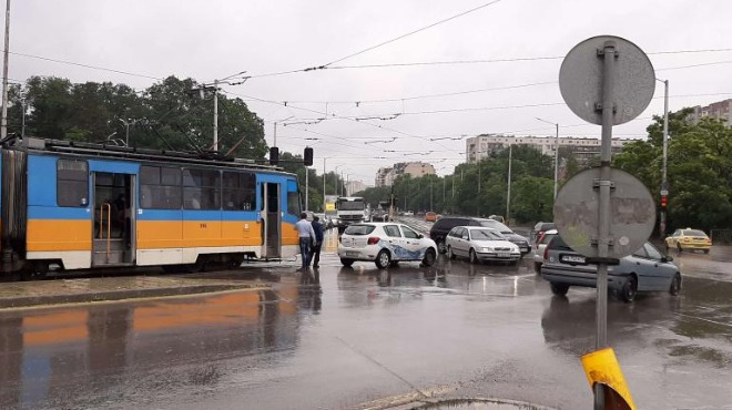 Кошмарен инцидент с трамвай в София 
