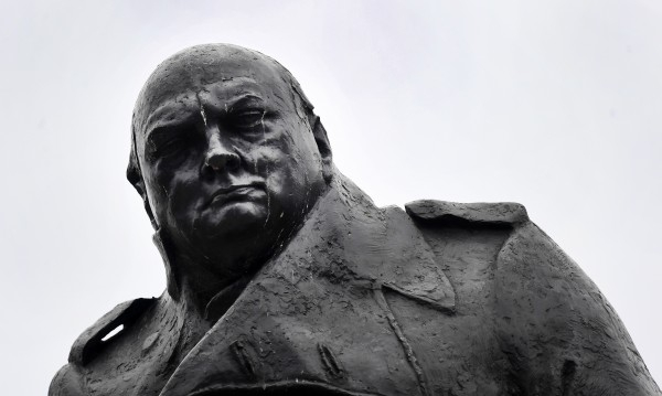 Борис Джонсън  скандализиран от вандализирането на статуята на Чърчил