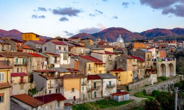 Струва само 1 евро да заживеете в това италианско градче, свободно от коронавируса 