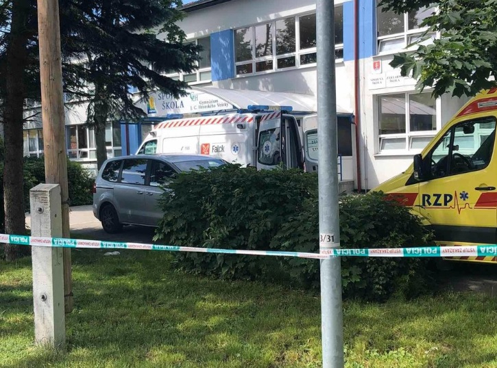 Ужасяващи СНИМКИ 18+ от ликвидирането на убиеца в Словакия, майки пищят, свистят куршуми 