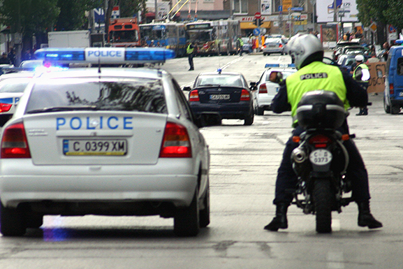 Сигнал до БЛИЦ: Луда гонка с дрогиран и полицейски коли в центъра на София 