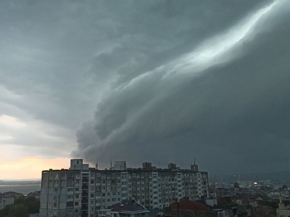 В България е страшно! След Варна водният ужас застигна и други градове ВИДЕО