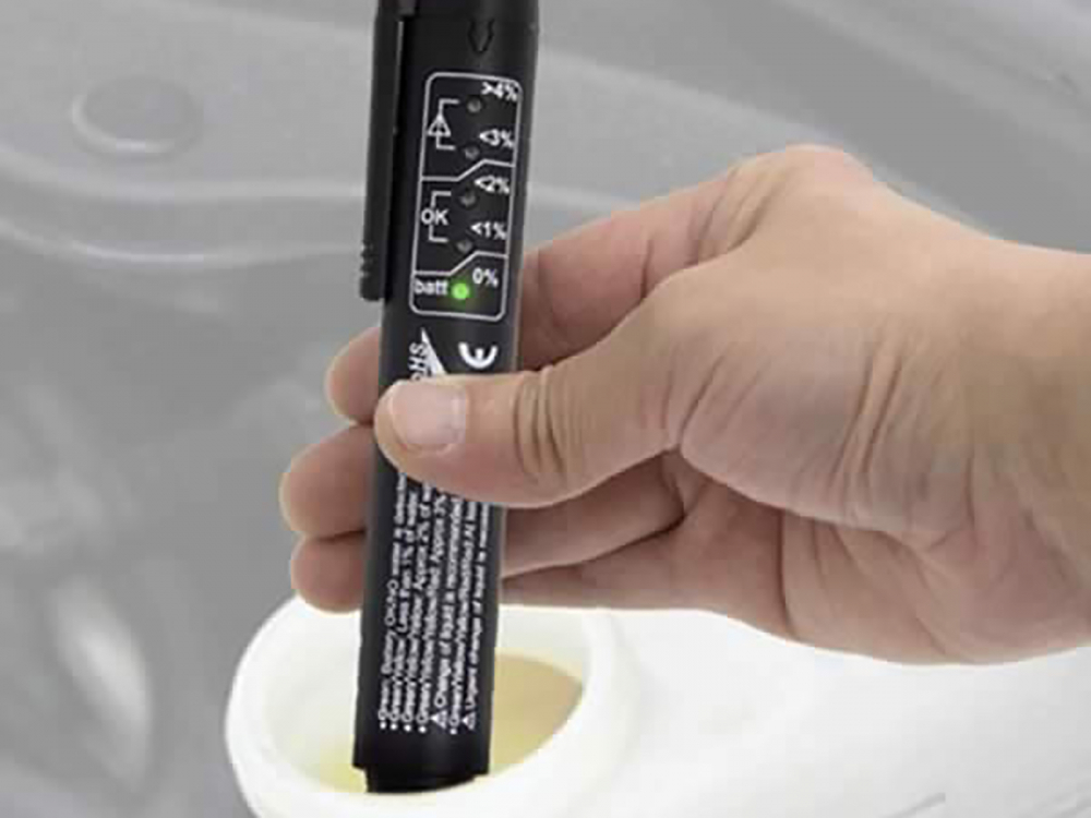 Важно за шофьорите: Уникално бърз тест за установяване на вода в спирачната течност!