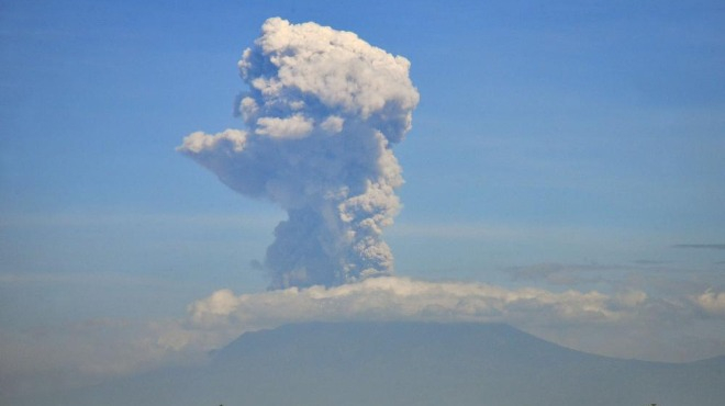 Мощно изригване на вулкан ВИДЕО
