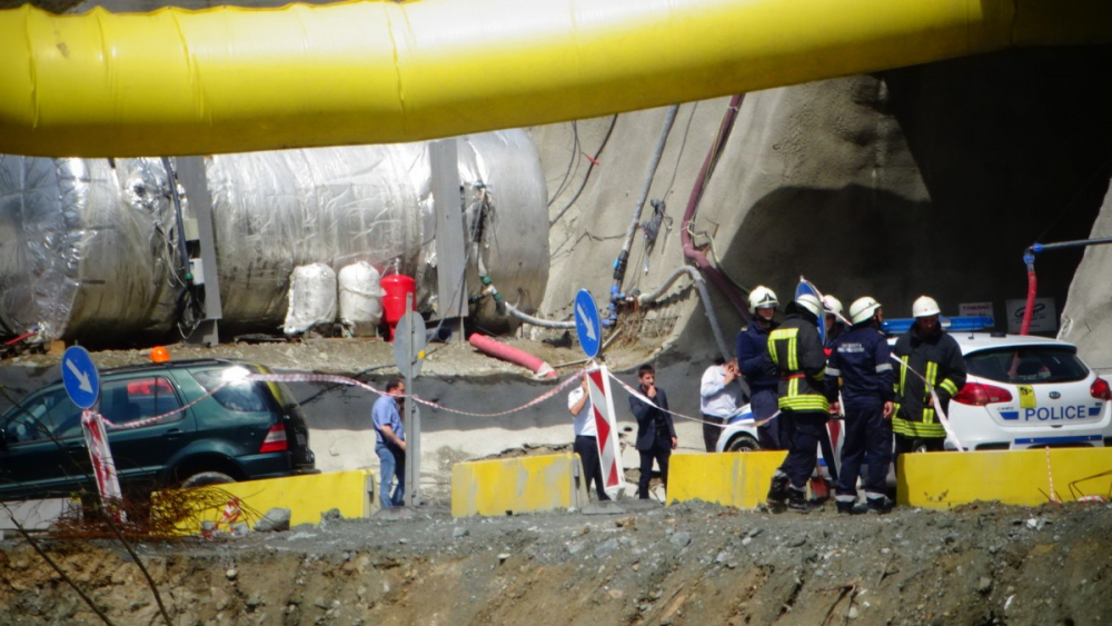 Стана ясно състоянието на работниците, затрупани в тунел "Железница" СНИМКИ