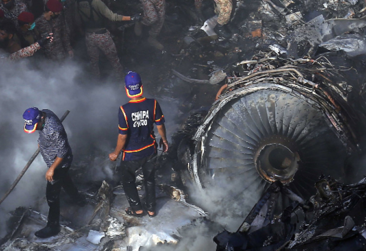Шок: К-19 причинил самолетната катастрофа с 97 загинали край Карачи