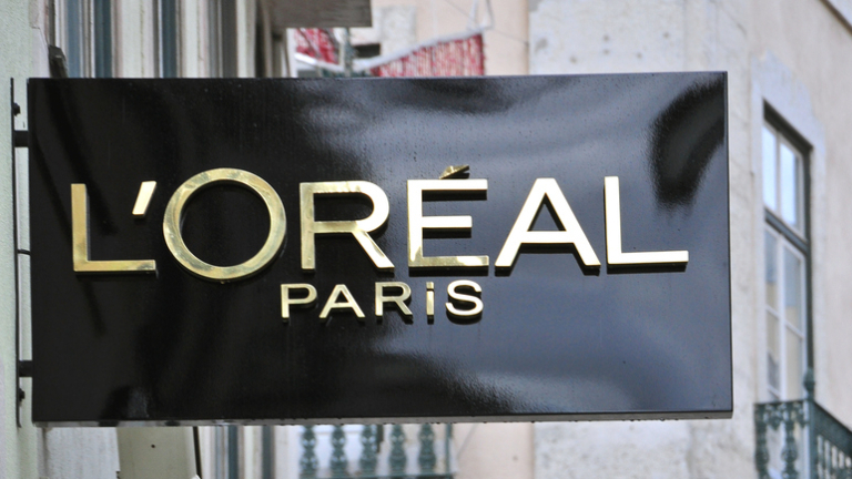 Лудостта няма край: Расизмът застигна и козметиката на L'Oreal 