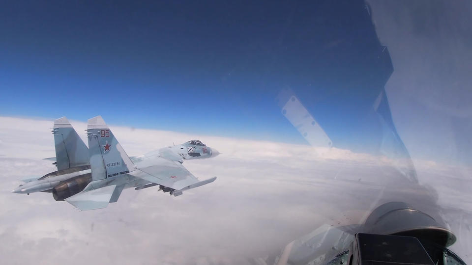 Русия вдигна Су-27 за прихващане на американски разузнавачи над Черно море 