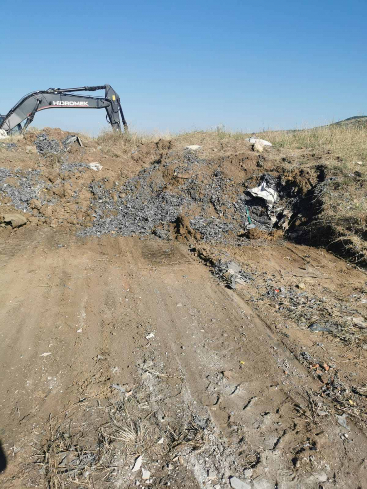 Прокуратурата с нови разкрития за отпадъците в Червен бряг СНИМКИ