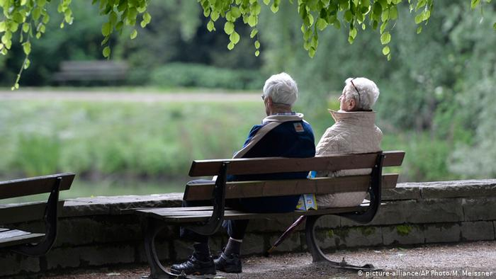 Ето кои хора няма да се радват на по-високи пенсии от 1 юли 