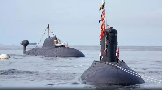 Руските подводници в Северния Атлантически океан разтревожиха НАТО