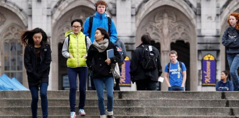 САЩ прогони студентите, учещи дистанционно заради К-19