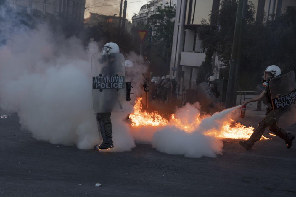  Насилие избухна на демонстрация в Гърция срещу нов закон за протестите