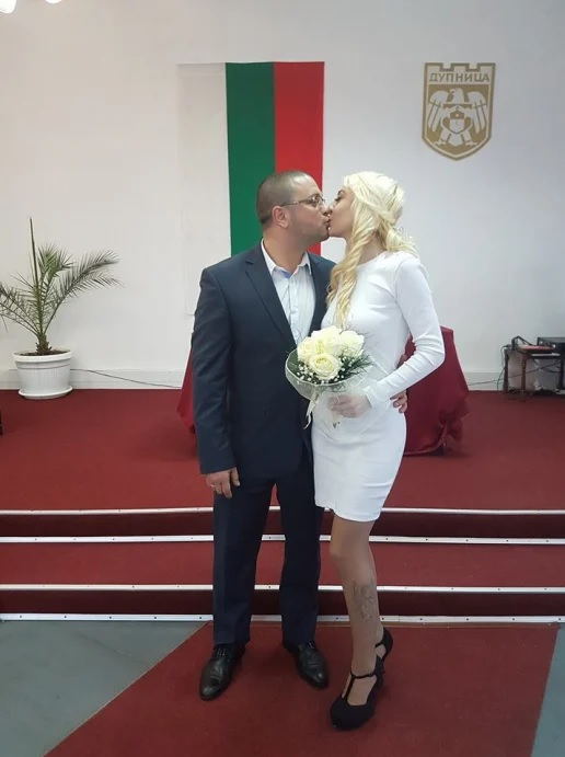 Пластичен хирург да си! Дупнишкият д-р Дашков заби нова блондинка СНИМКИ