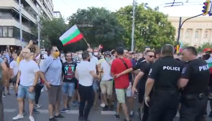 Провокатори на Черепа опитаха да окървавят протеста 