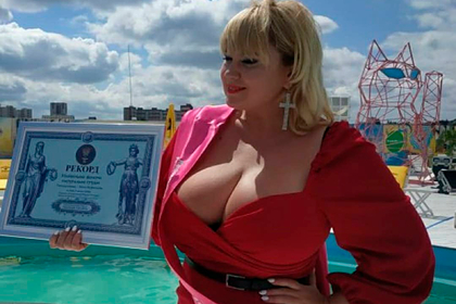Откриха жената с най-големи гърди в Украйна! СНИМКИ 18+