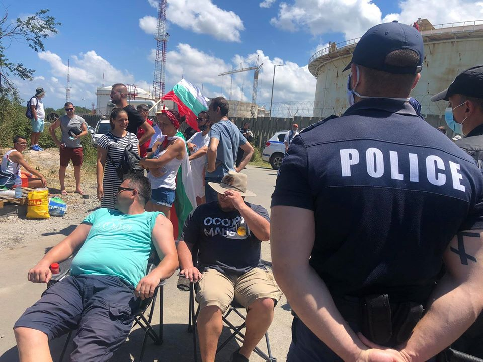 Подалият оставка като шеф на полицията в Бургас останал до последно на протеста в Росенец
