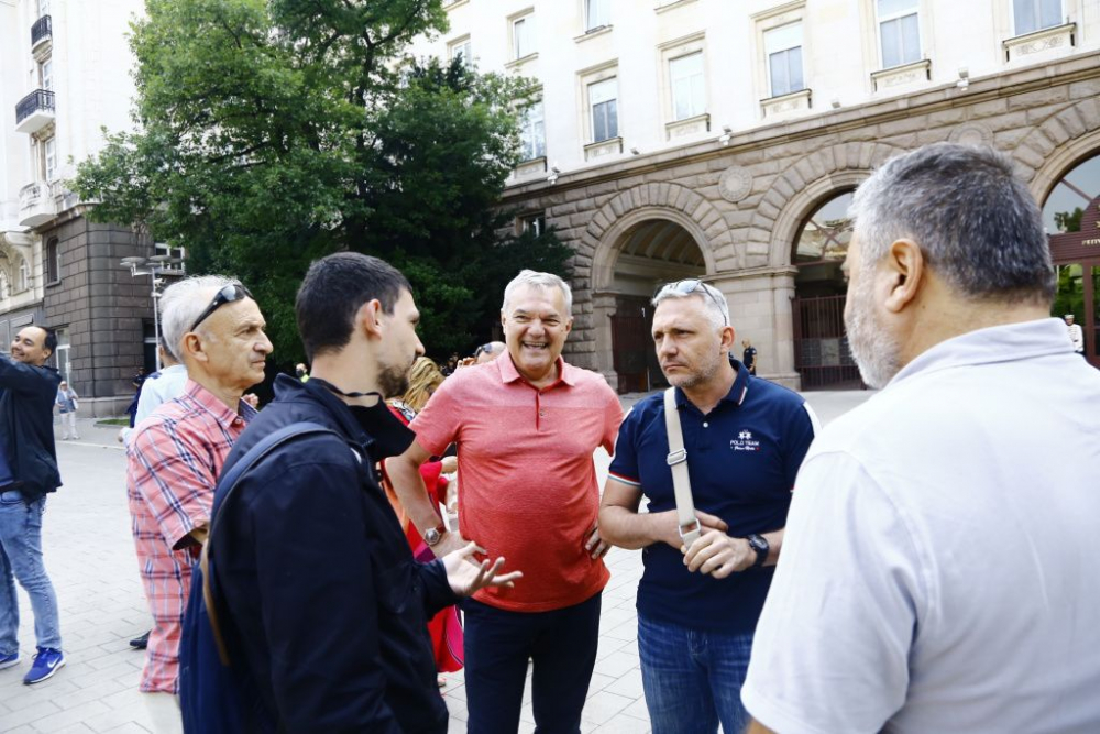 БЛИЦ TV: Крум Зарков и Румен Петков на поредния протест пред президентството 