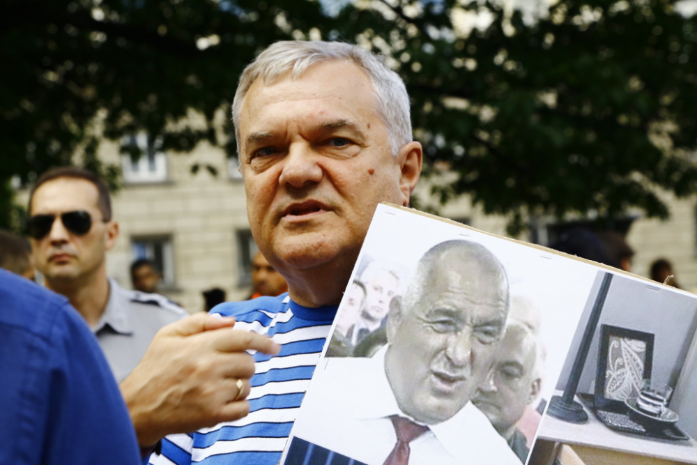 Румен Петков и отломки от партията на Костов цъфнаха на протеста пред МС СНИМКИ