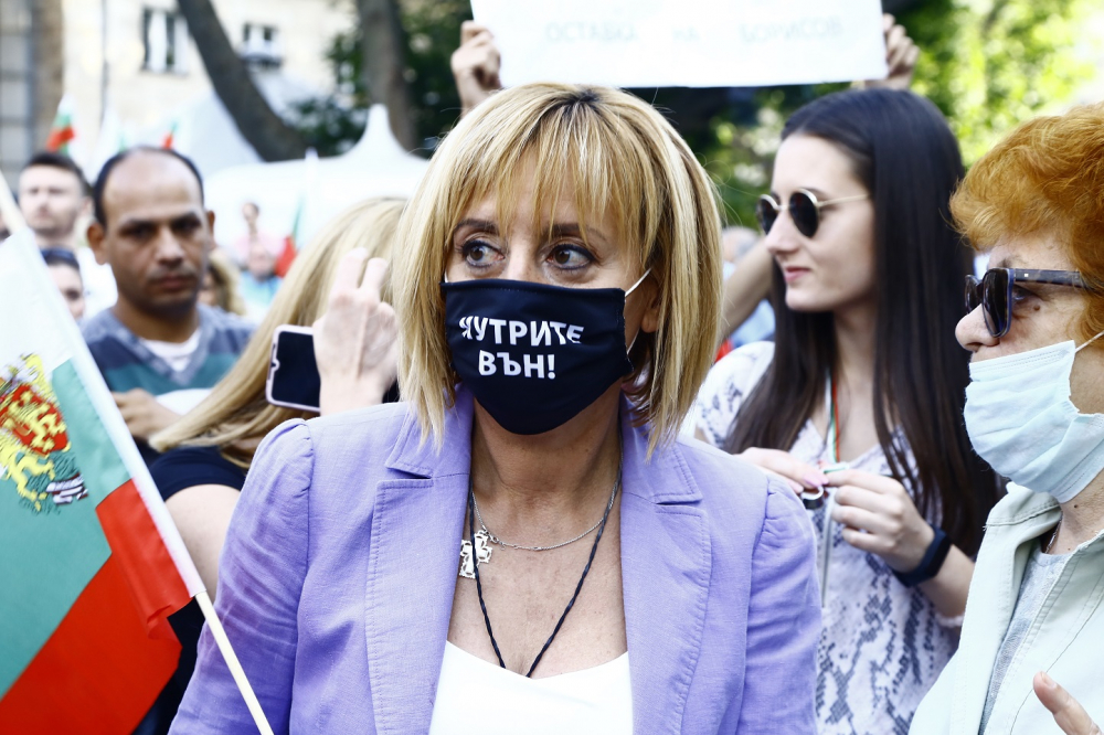 Манолова пред "Арена Армеец": Готви се похищение на вота