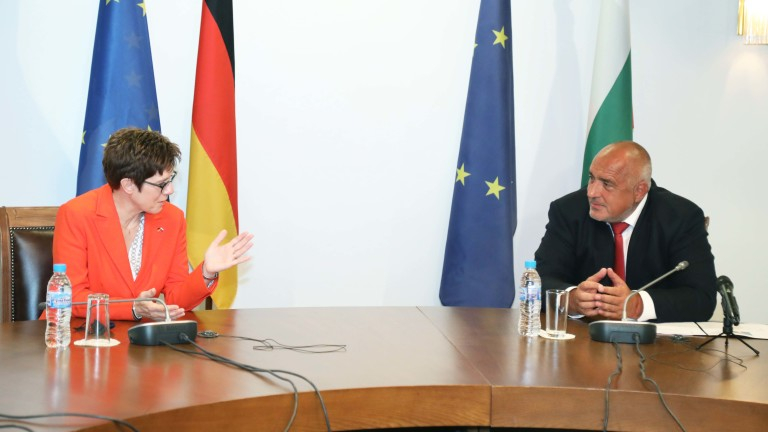 Германският министър на отбраната с големи благодарности към България