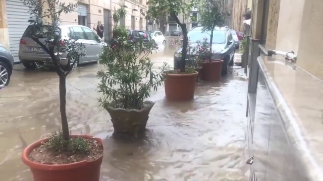 Страшно наводнение в Палермо, има загинали  