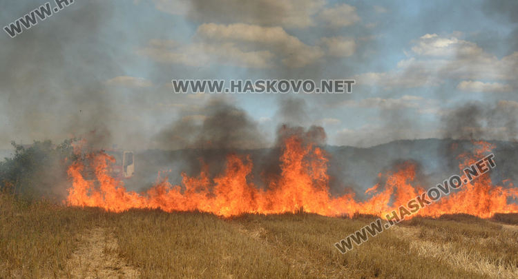 Огнена стихия изправи на нокти жителите на хасковско село СНИМКИ 