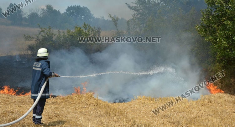 Огнена стихия изправи на нокти жителите на хасковско село СНИМКИ 