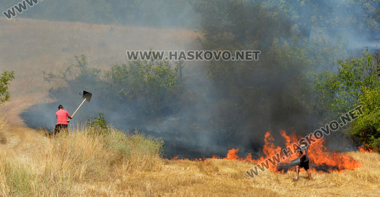 Огнена стихия изправи на нокти жителите на хасковско село СНИМКИ 