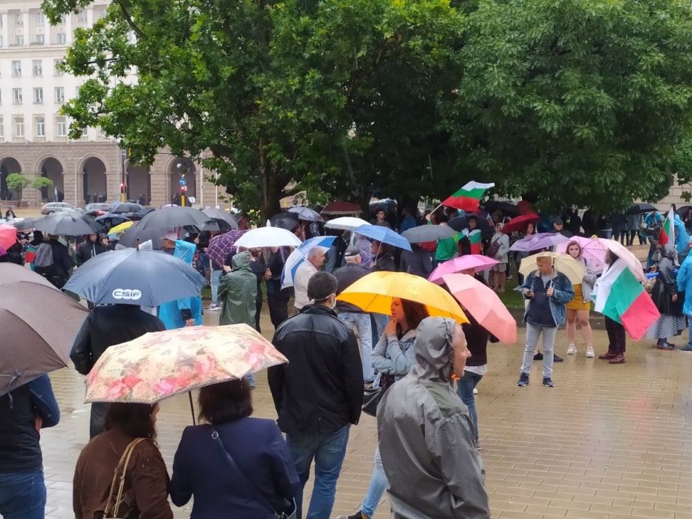 Голяма изненада на протеста тази вечер в София, събраха се... СНИМКИ