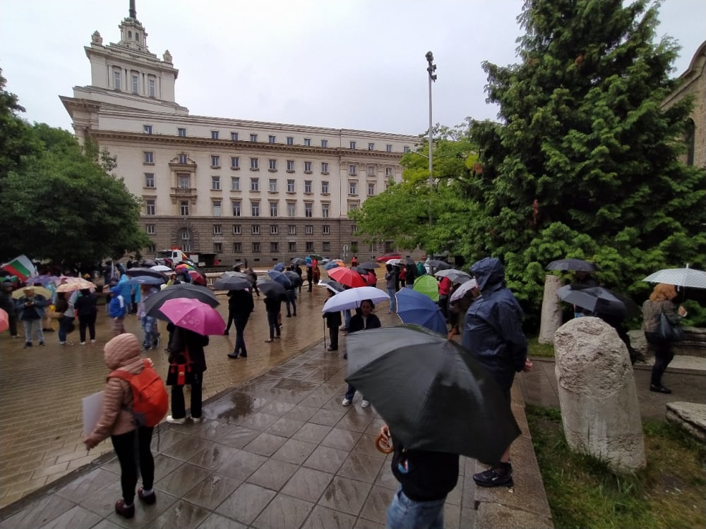 Голяма изненада на протеста тази вечер в София, събраха се... СНИМКИ