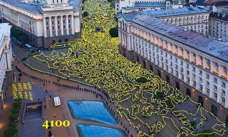 Панорамни СНИМКИ показват колко хора е имало на "най-масовия" протест в петък в София