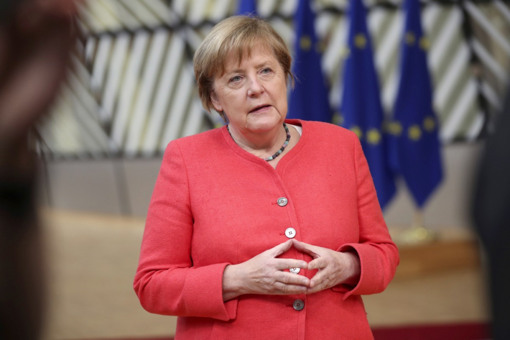 Меркел развъртя голямата секира заради К-19
