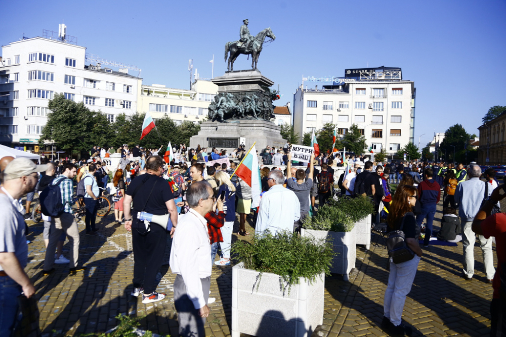 Рехав протест преди вота на недоверие успя да блокира движението пред парламента СНИМКИ