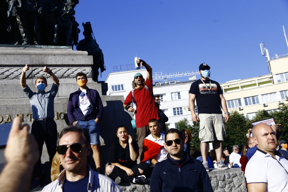 Рехав протест преди вота на недоверие успя да блокира движението пред парламента СНИМКИ