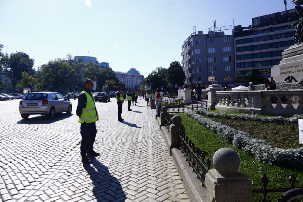 Протестиращи пак се събират пред Народното събрание СНИМКИ