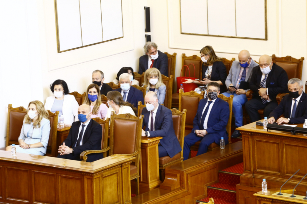 Страшен скандал в парламента след вота на недоверие заради остро изказване на Гърневски